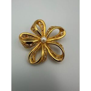 Napier | 1960s–1970s | Gold Bow Brooch | Rhinestone Pearl Pin